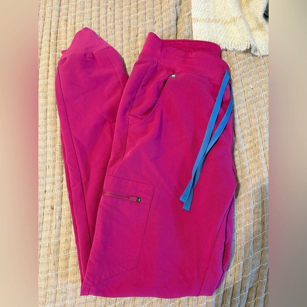 FIGS Zamora Jogger Scrub Magenta [SMALL TALL]